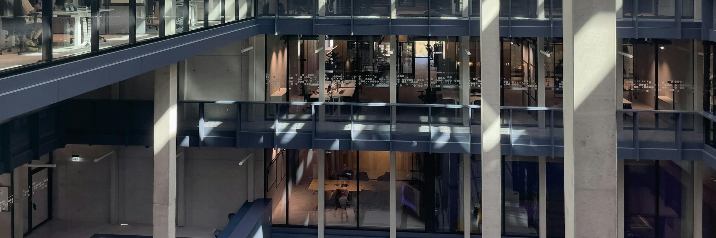 Viele Büros Bürogebäude mit vielen Büros