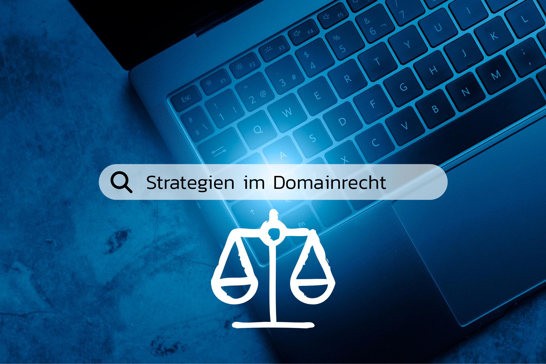 Aufgeklappter Laptop, in einer Suchleiste steht "Strategien im Domainrecht"