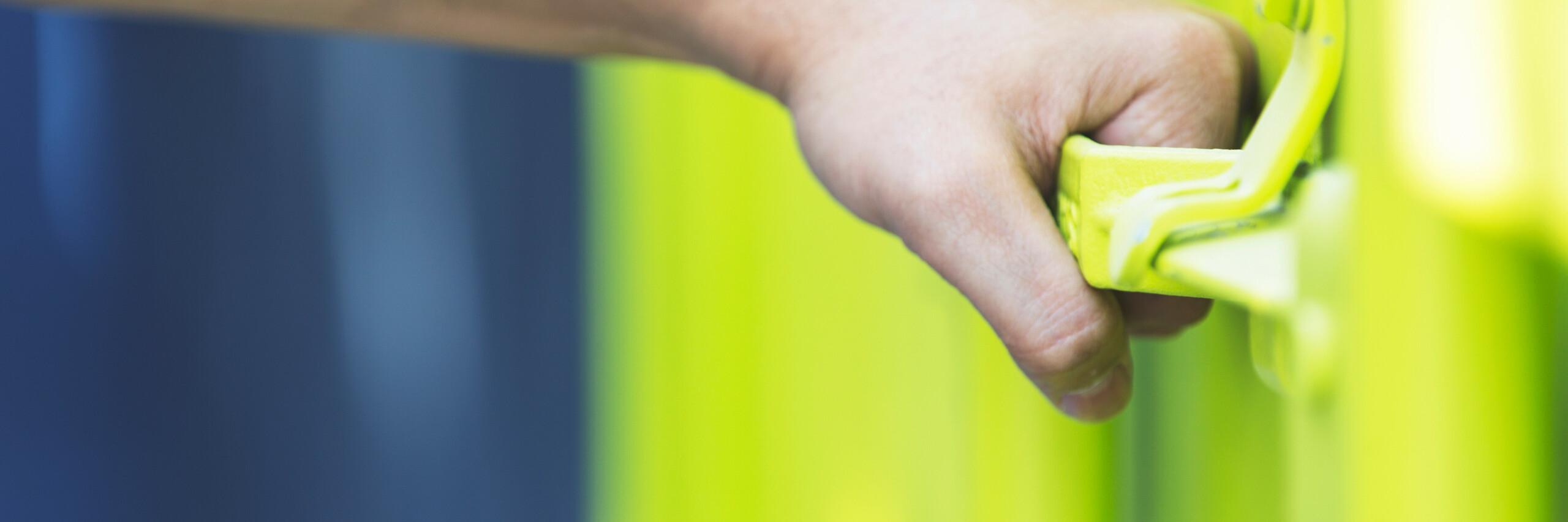 Hand an Türgriff