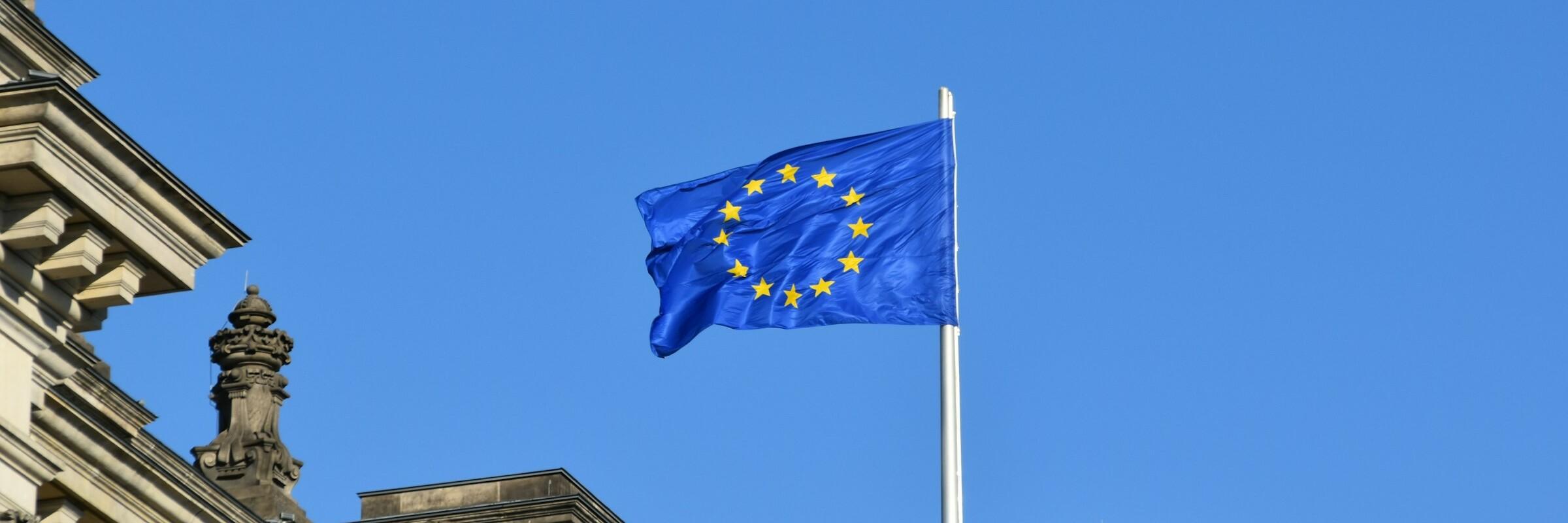 Europa-Fahne Europa-Fahne weht im Wind